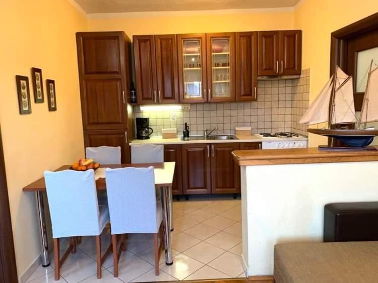 Fresh Apartments Dar Orlic Trogir Exterior photo