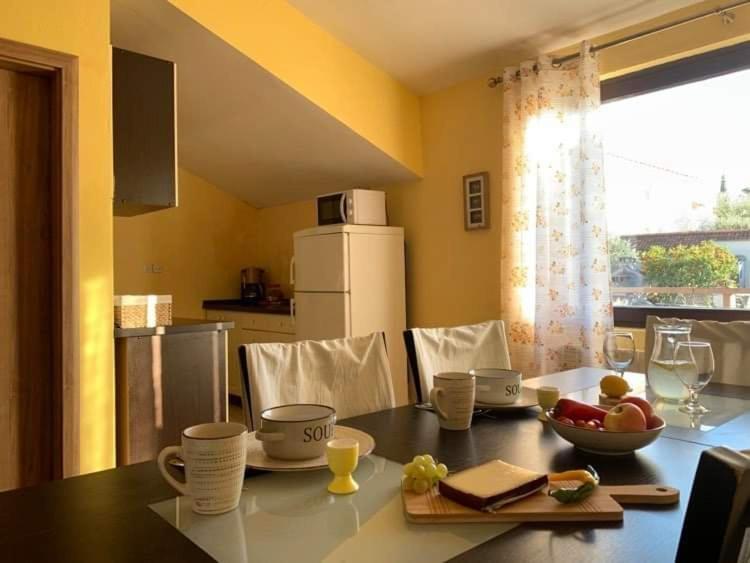 Fresh Apartments Dar Orlic Trogir Exterior photo